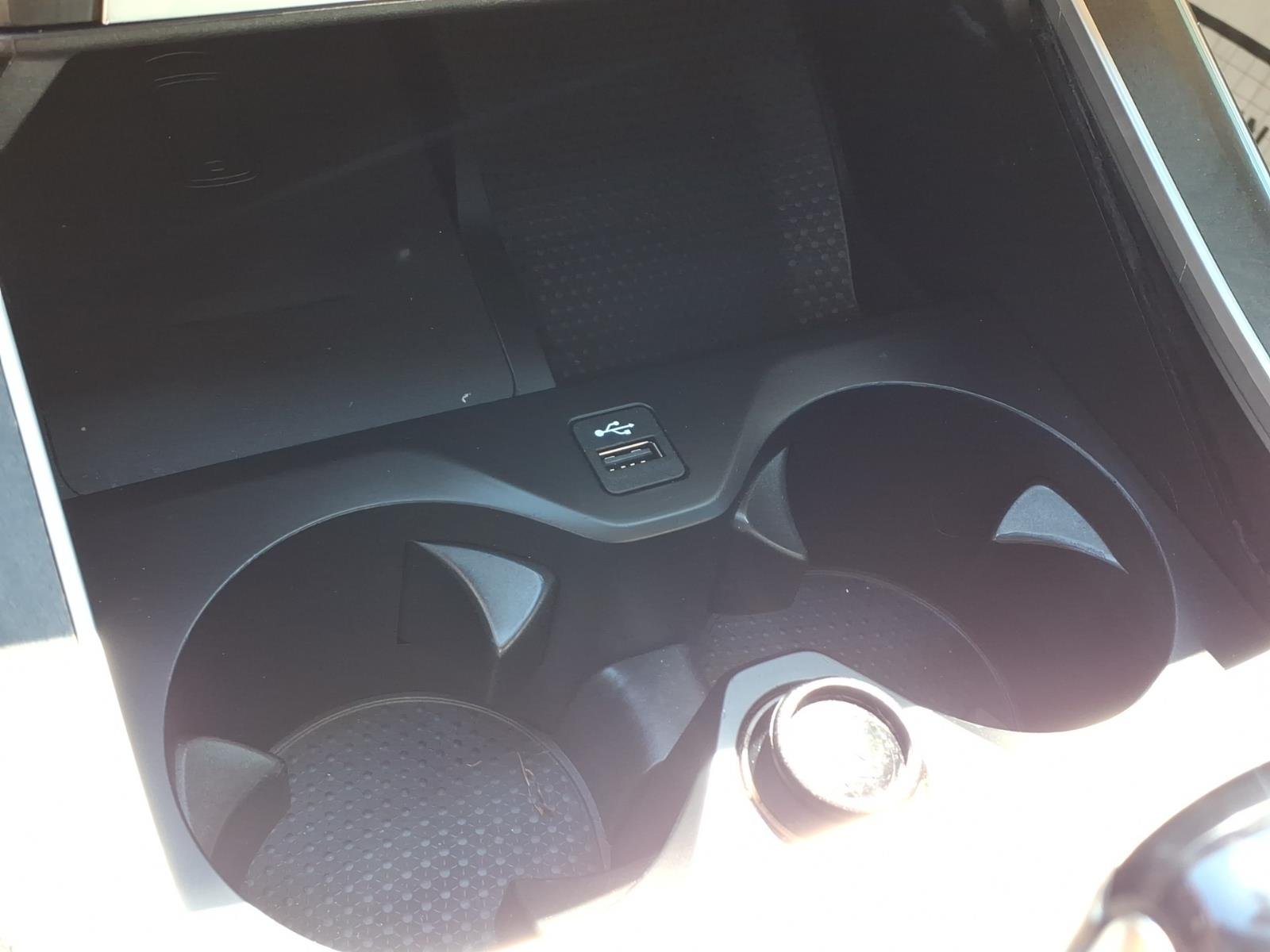 Used 2022 Black BMW xDrive40i image 6