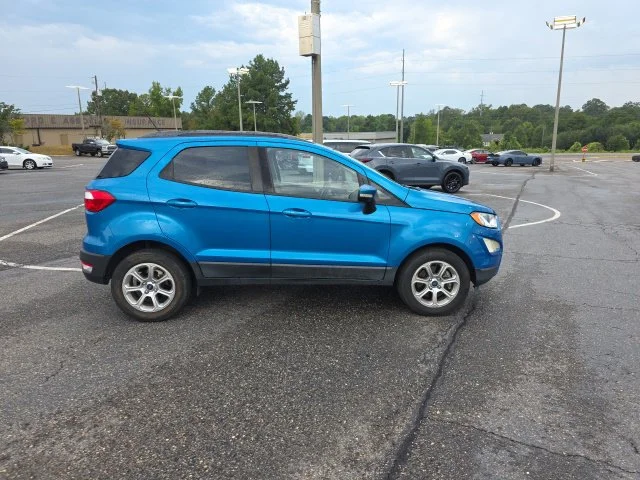 Used 2018 Blue Ford SE image 2