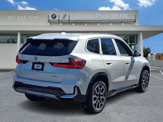New 2026 Mineral White Metallic BMW xDrive28i image 4