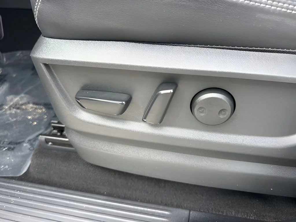 Used 2025 White Nissan PRO-4X image 10