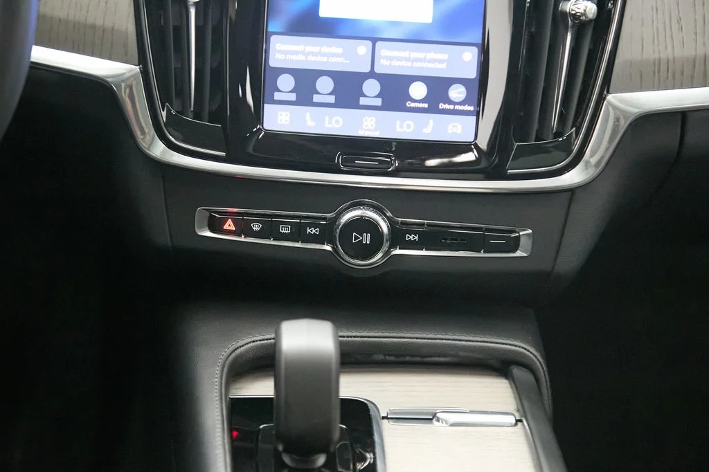 Certified Used 2025 Crystal White Volvo Plus image 28