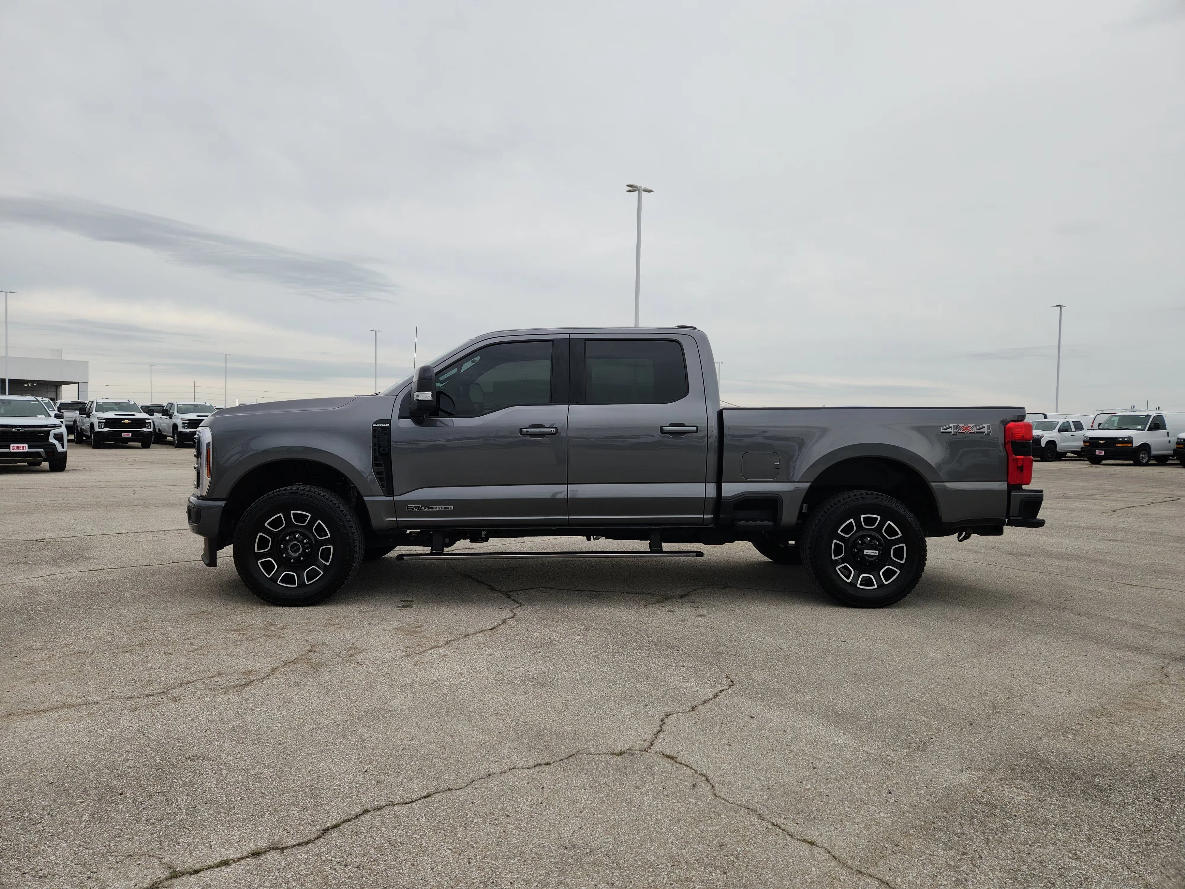 Used 2025  Ford Platinum image 4