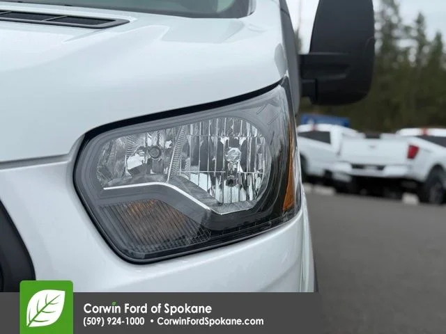 New 2026 Oxford White Ford Base image 7