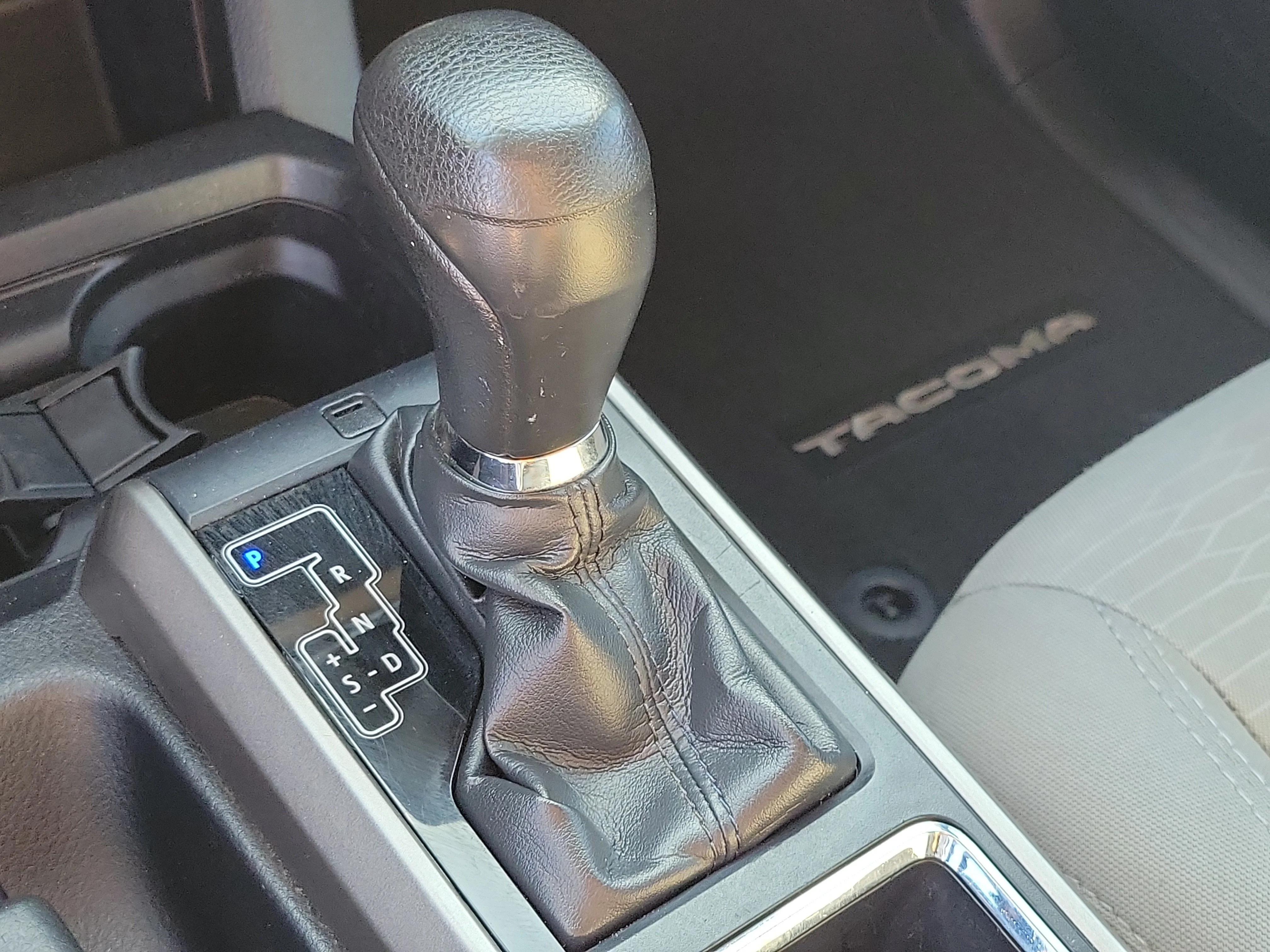 Used 2018 Silver Sky Metallic Toyota SR5 image 25
