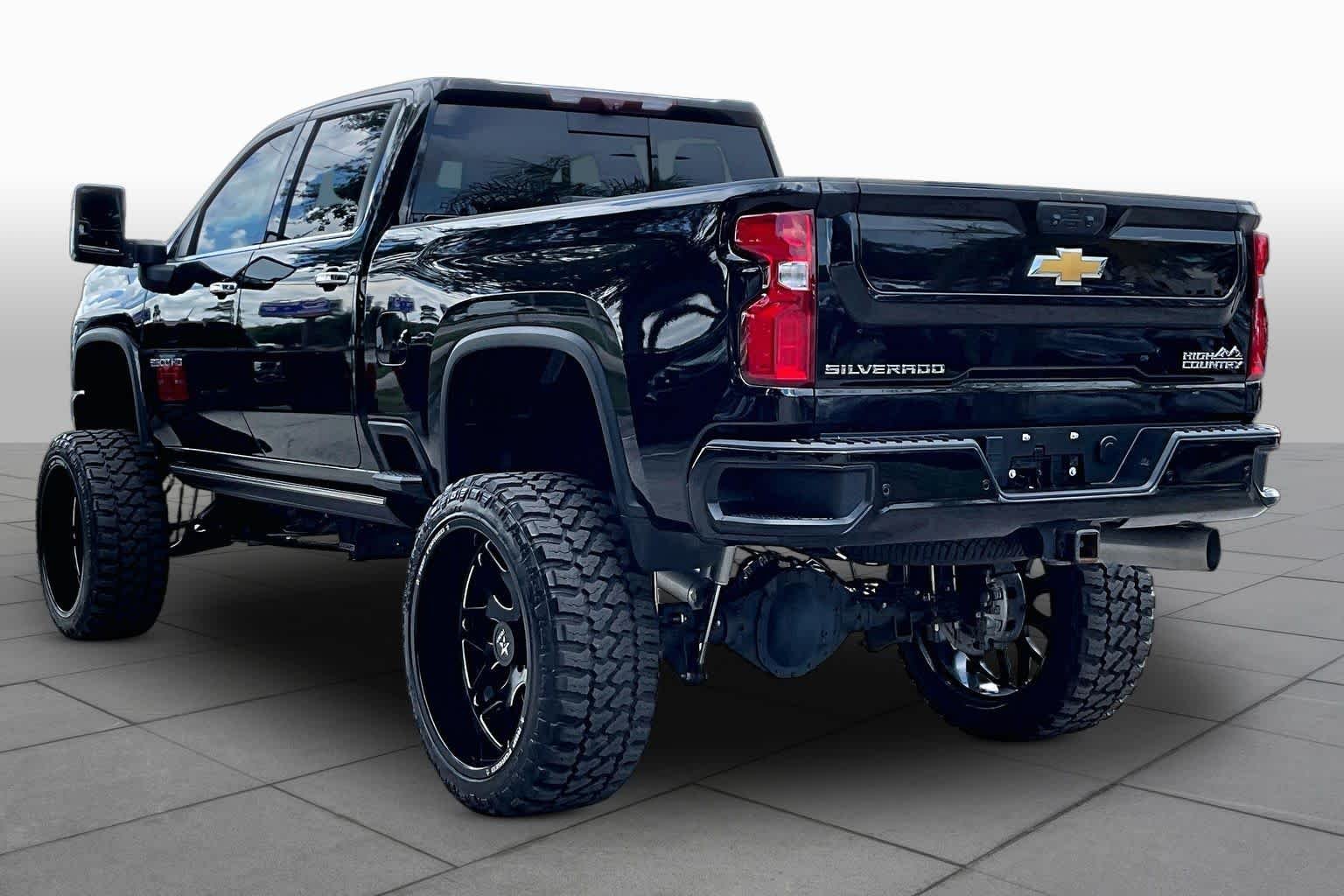 Used 2022 Mosaic Black Metallic Chevrolet High Country image 12