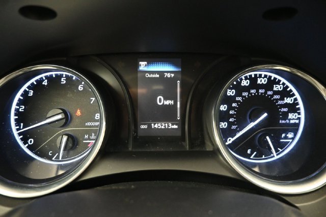 Used 2018 White Toyota SE image 16