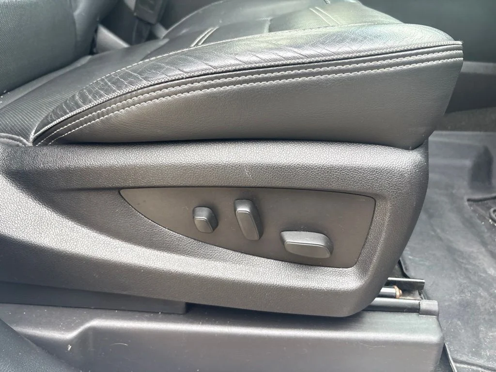 Used 2017 White GMC Denali image 31