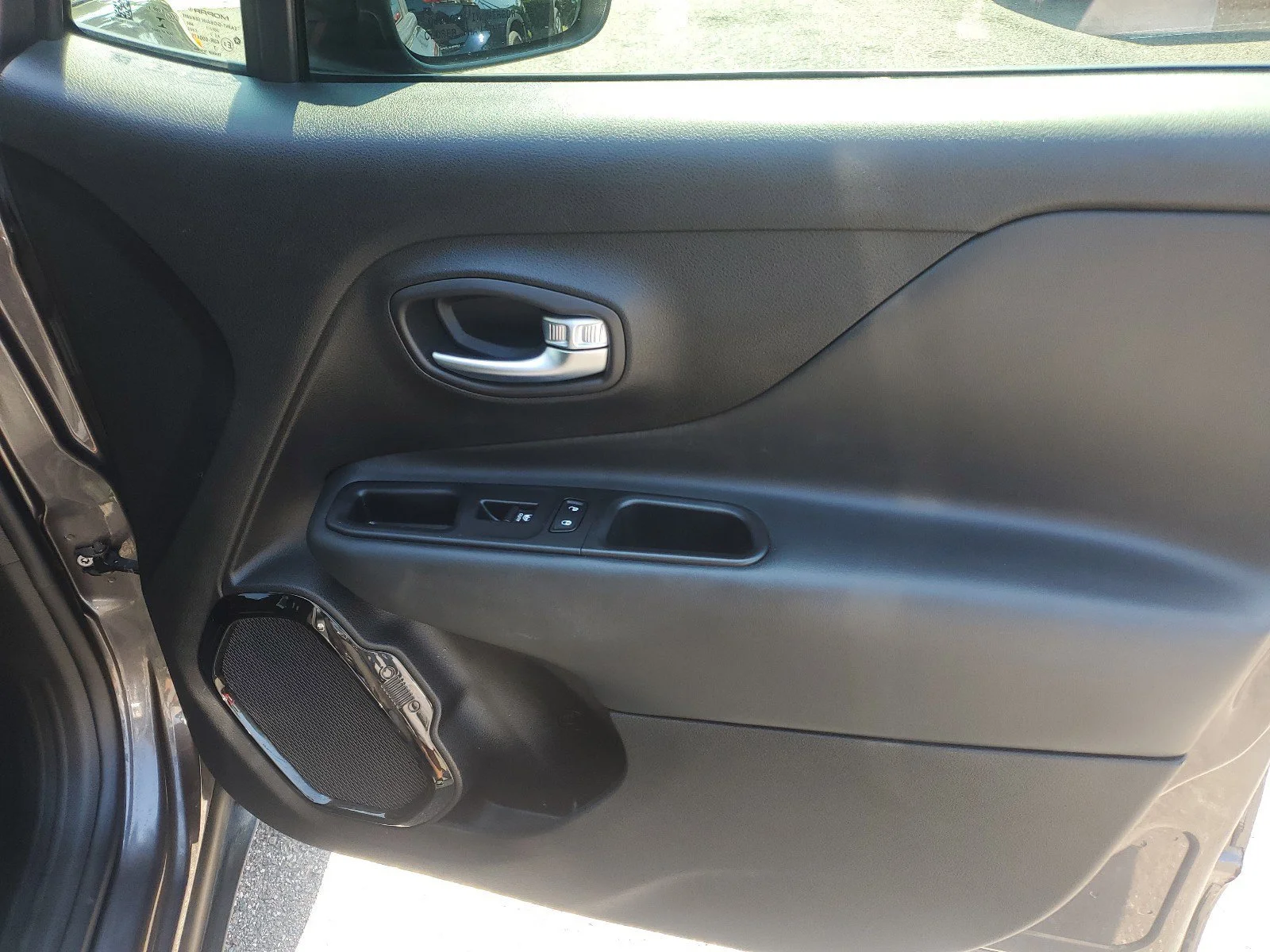 Used 2018 Granite Crystal Metallic Clearcoat Jeep Altitude image 31