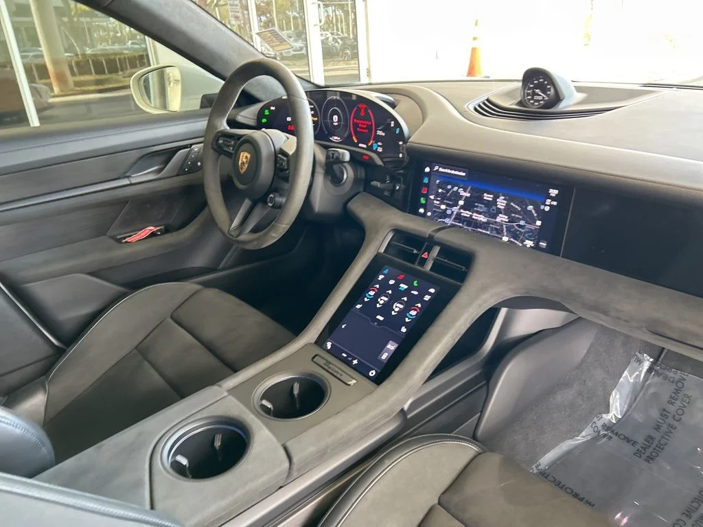 2023 Porsche Taycan GTS - Photo 22