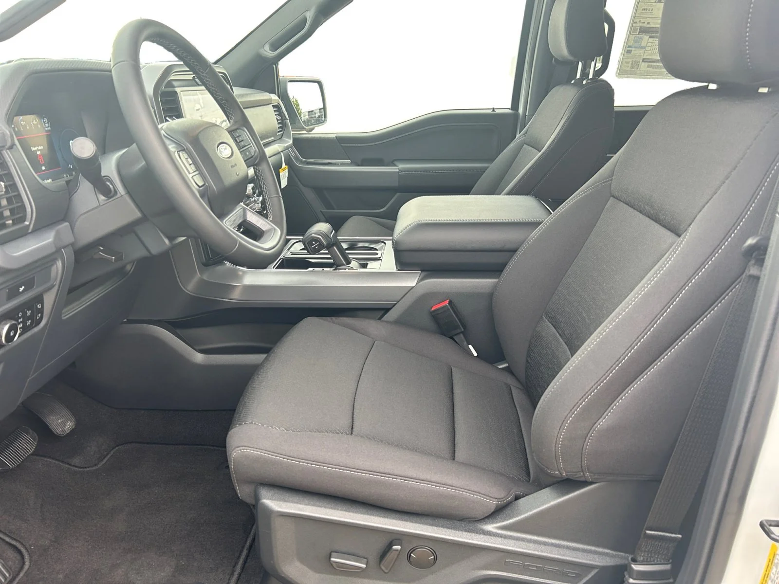 New 2026 Oxford White Ford XLT image 14
