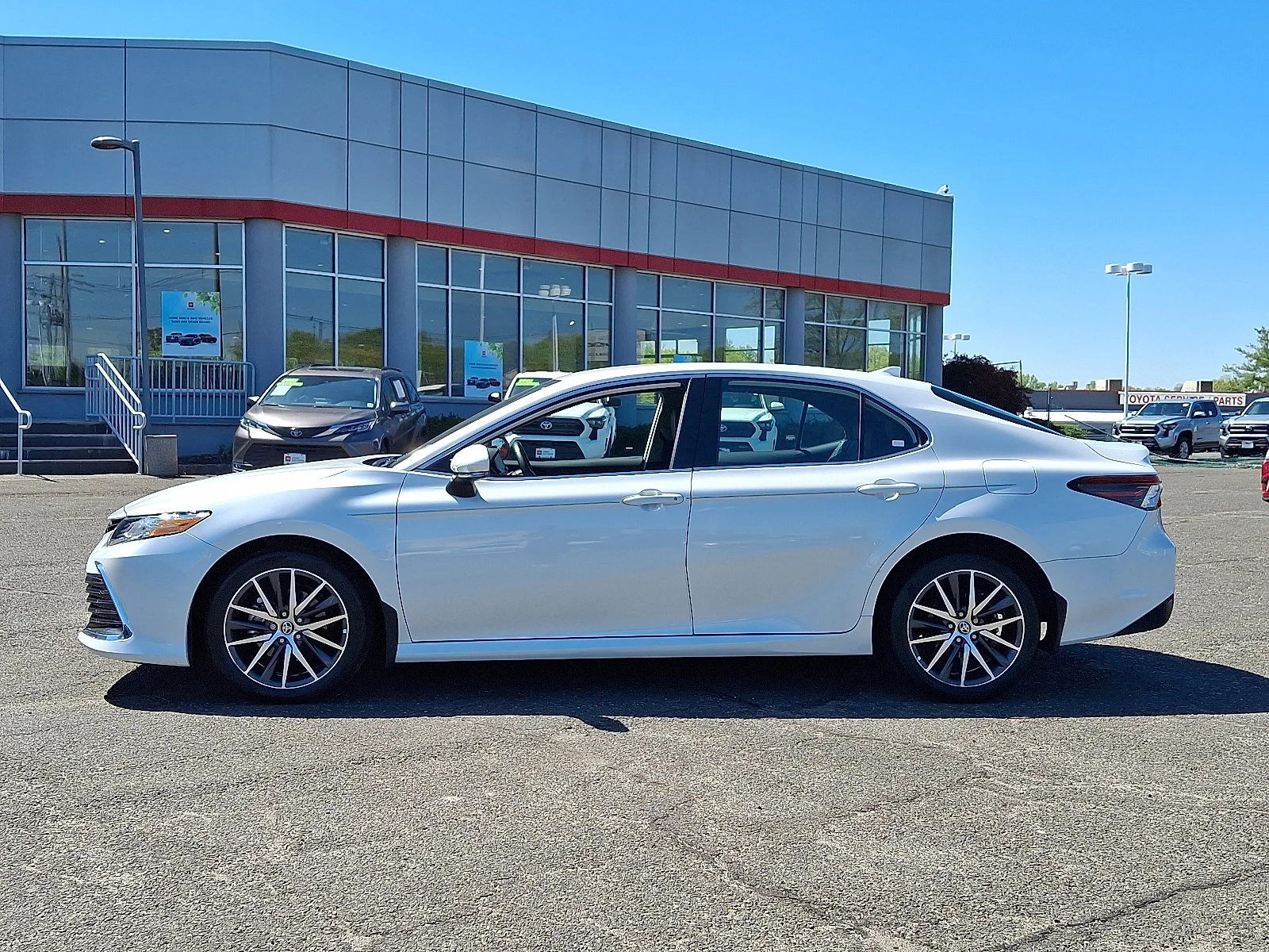 Used 2024 Wind Chill Pearl - 089 Toyota XLE image 4