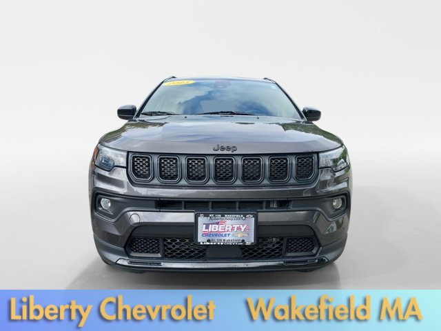 Used 2023 Granite Crystal Metallic Clearcoat Jeep Altitude image 2