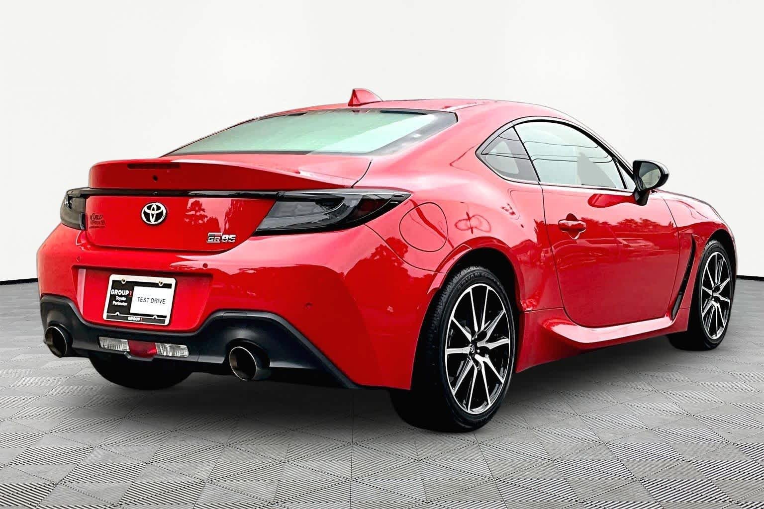 Used 2023 Track bRed Toyota  image 13