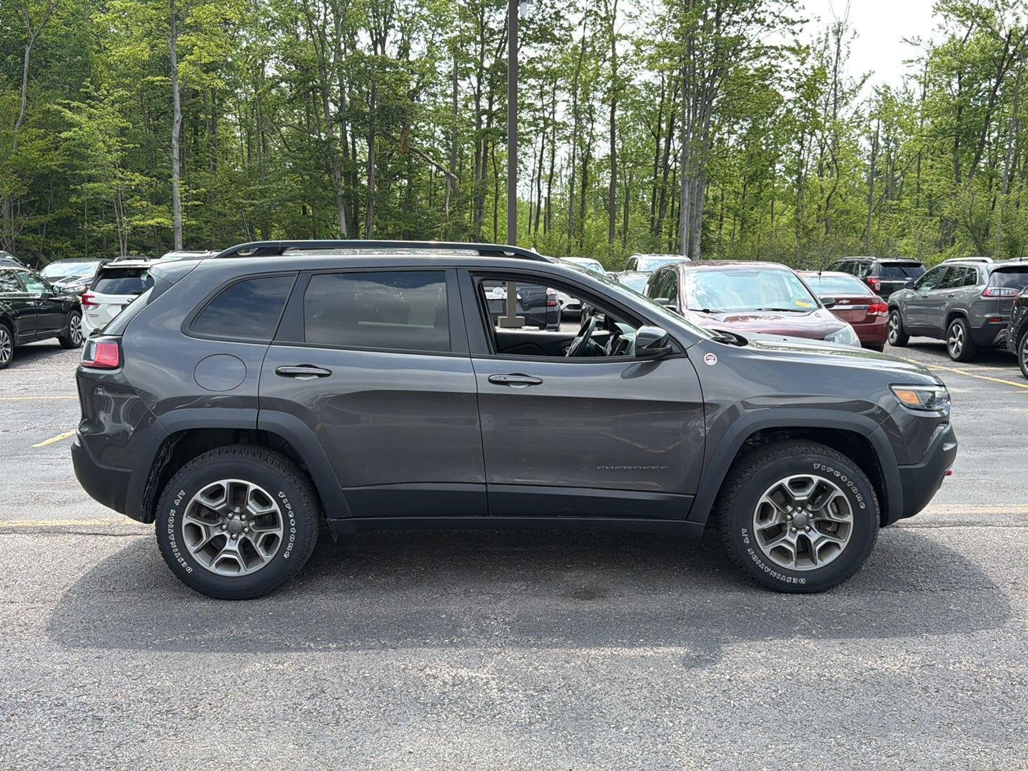 Used 2022 Granite Crystal Metallic Clearcoat Jeep Trailhawk image 6