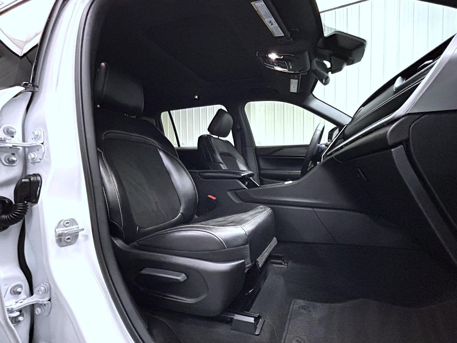 Used 2023 White Jeep Altitude image 15