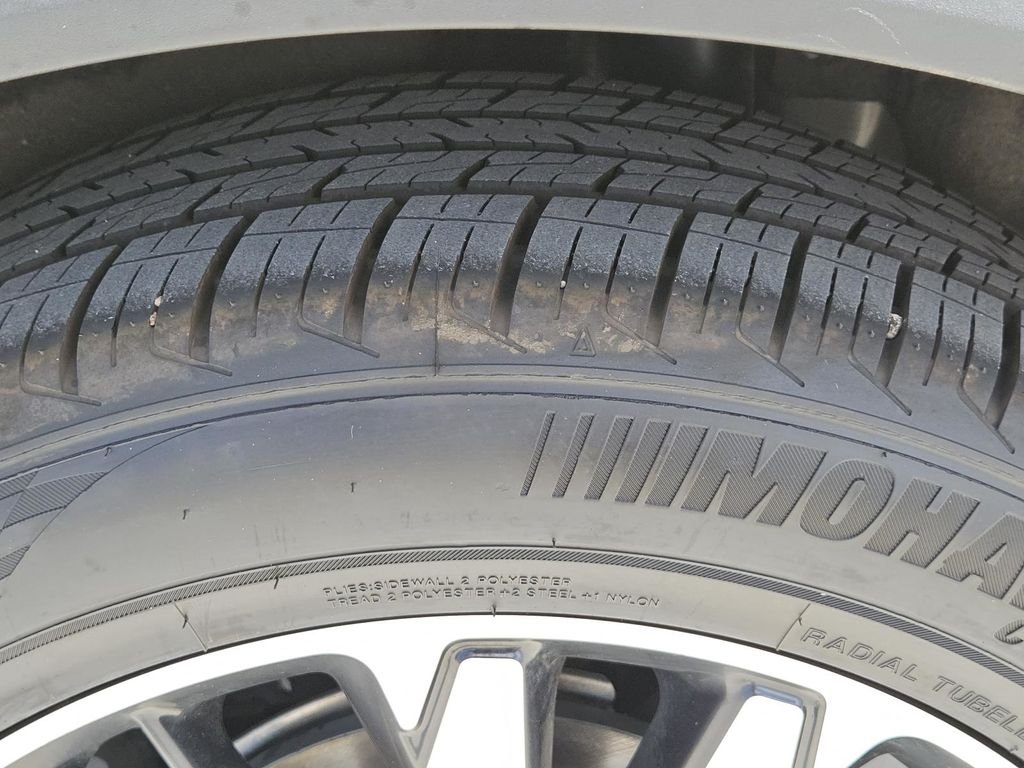 Used 2022 Gray Ford SE image 39