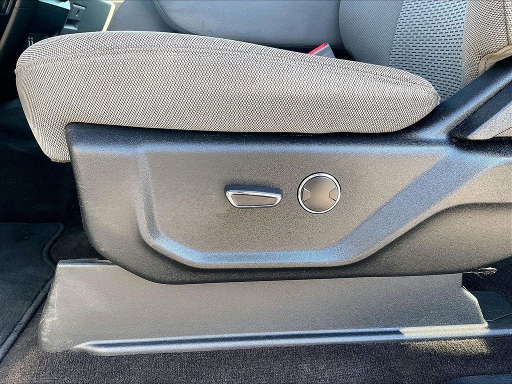 Used 2018 Blue Ford XLT image 27
