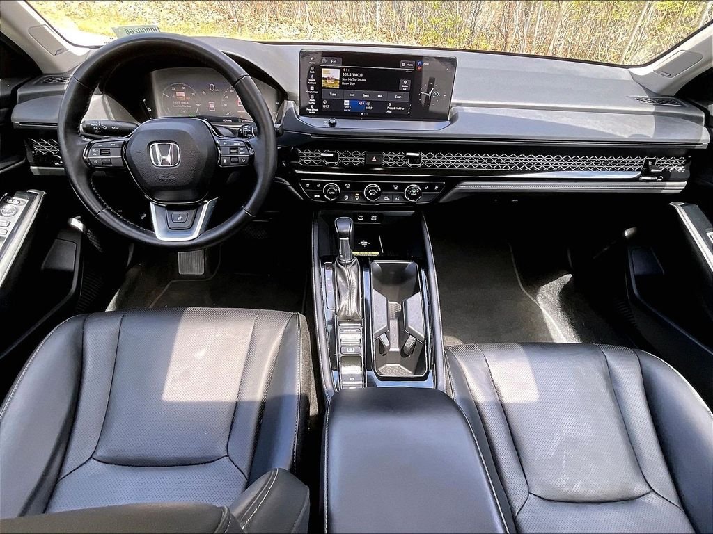 Used 2025 White Honda Touring image 21