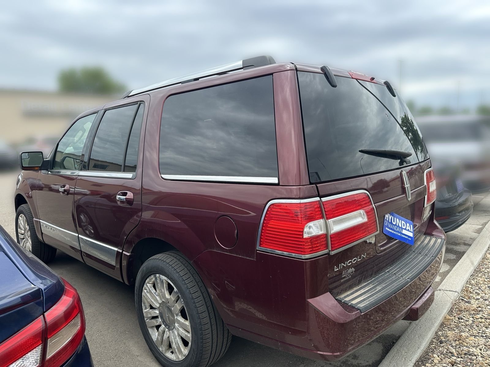 Used 2012 Red Lincoln Base image 4