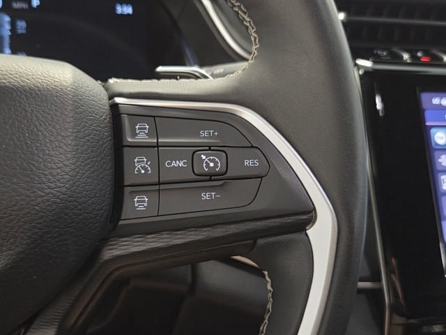 Used 2024 Gray Jeep Altitude image 21