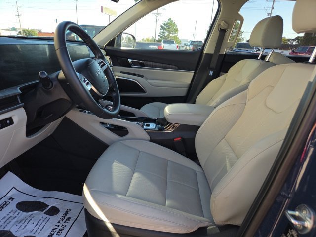Used 2025 Black Kia EX image 2