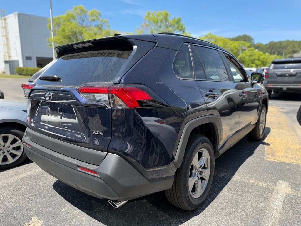 Used 2025  Toyota XLE image 3