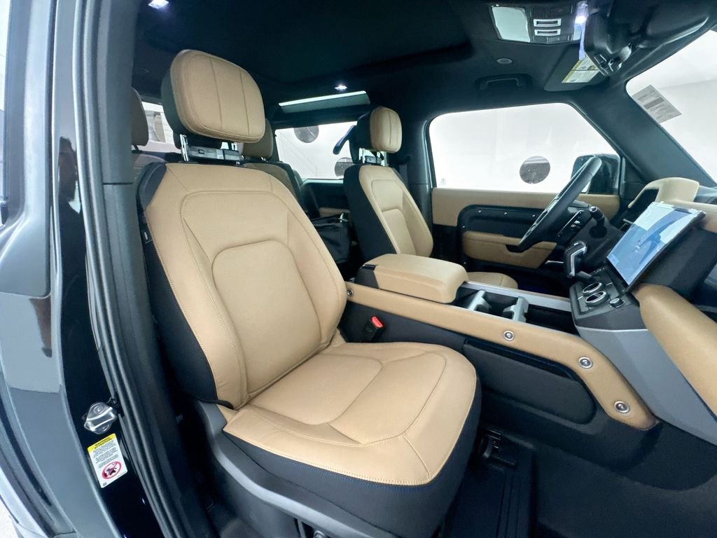 New 2026 Santorini Black Land Rover V8 image 29