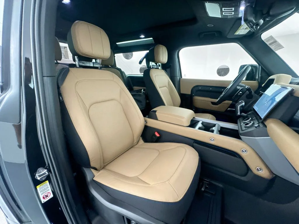 New 2026 Santorini Black Land Rover V8 image 29