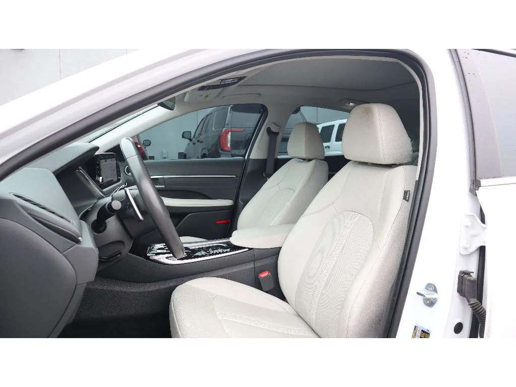 Used 2023 Serenity White Hyundai Limited image 12