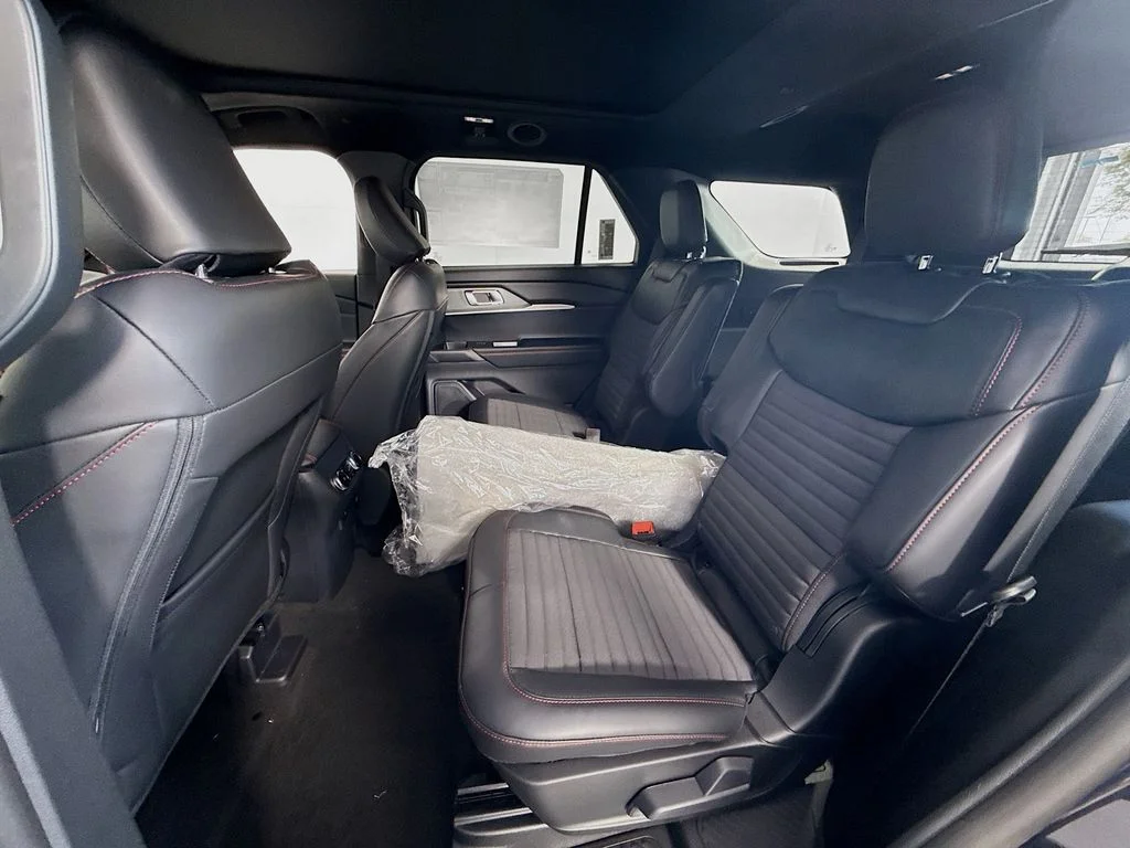 New 2026 Agate Black Metallic Ford ST-Line image 25