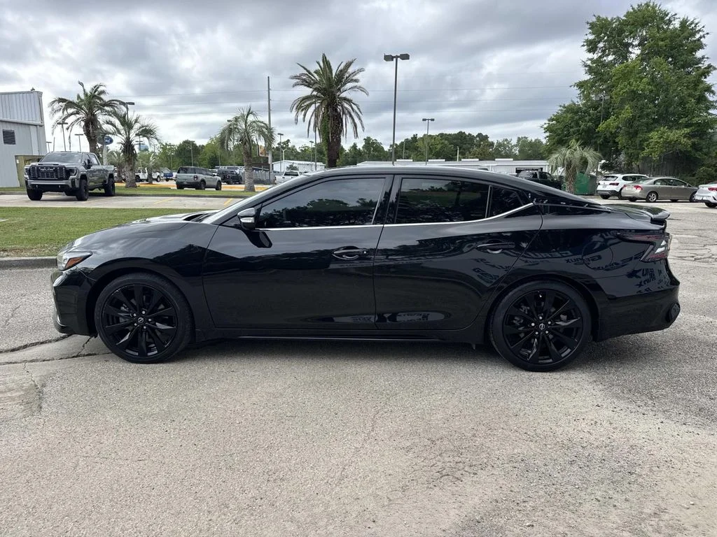 Used 2023 Black Nissan SR image 7