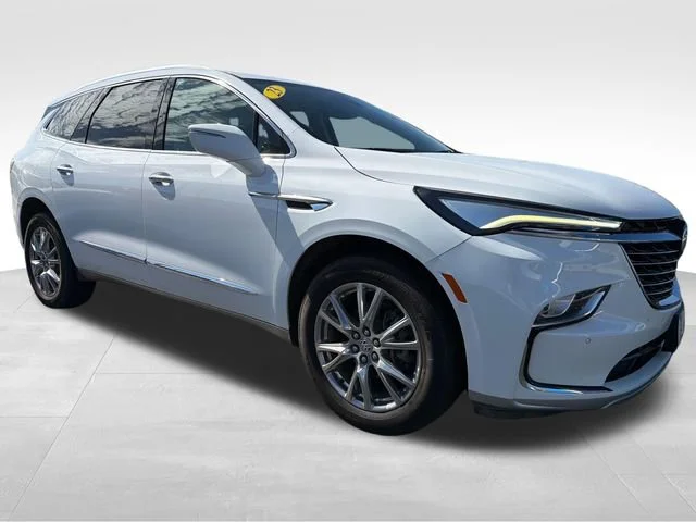 Used 2023 Summit White Buick Essence image 9
