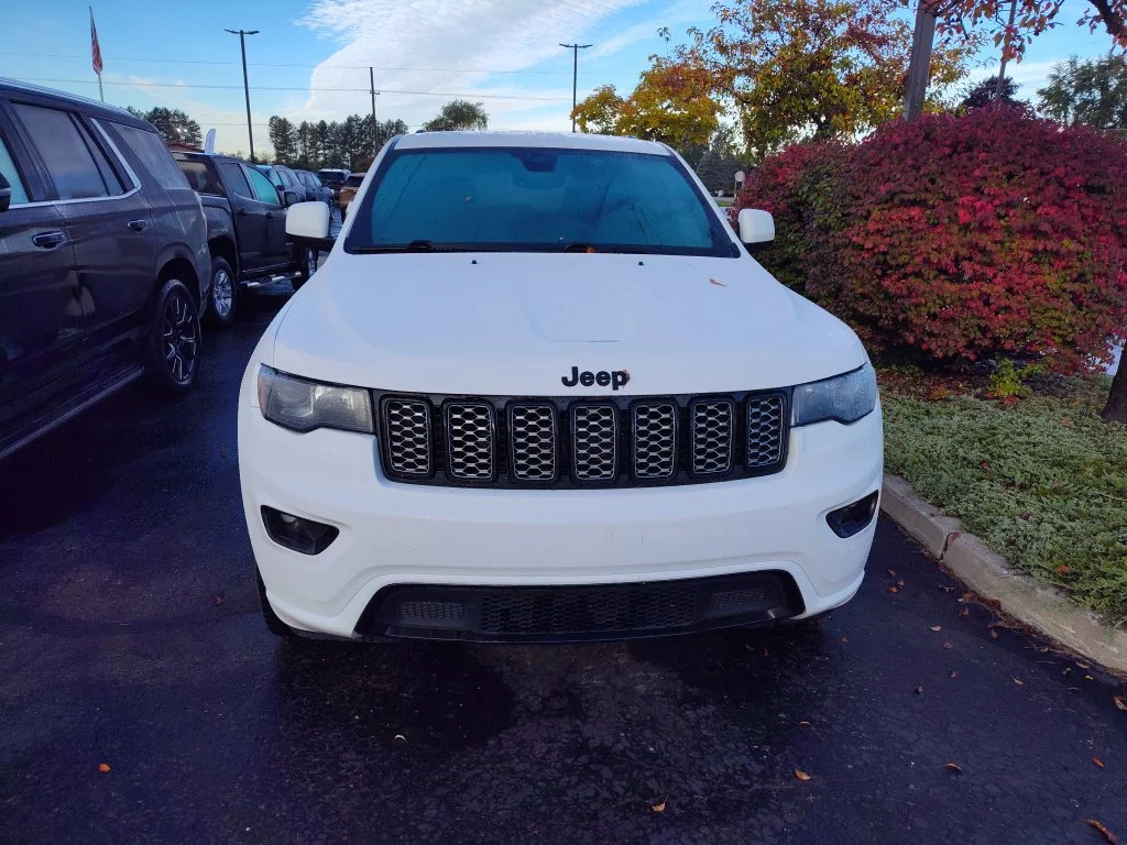 Used 2017 White Jeep Altitude image 1