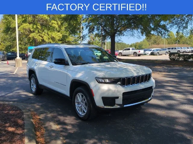 Used 2024 White Jeep Laredo image 7