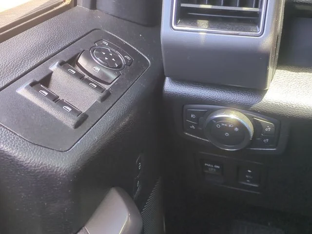Used 2020 Blue Ford XLT image 36