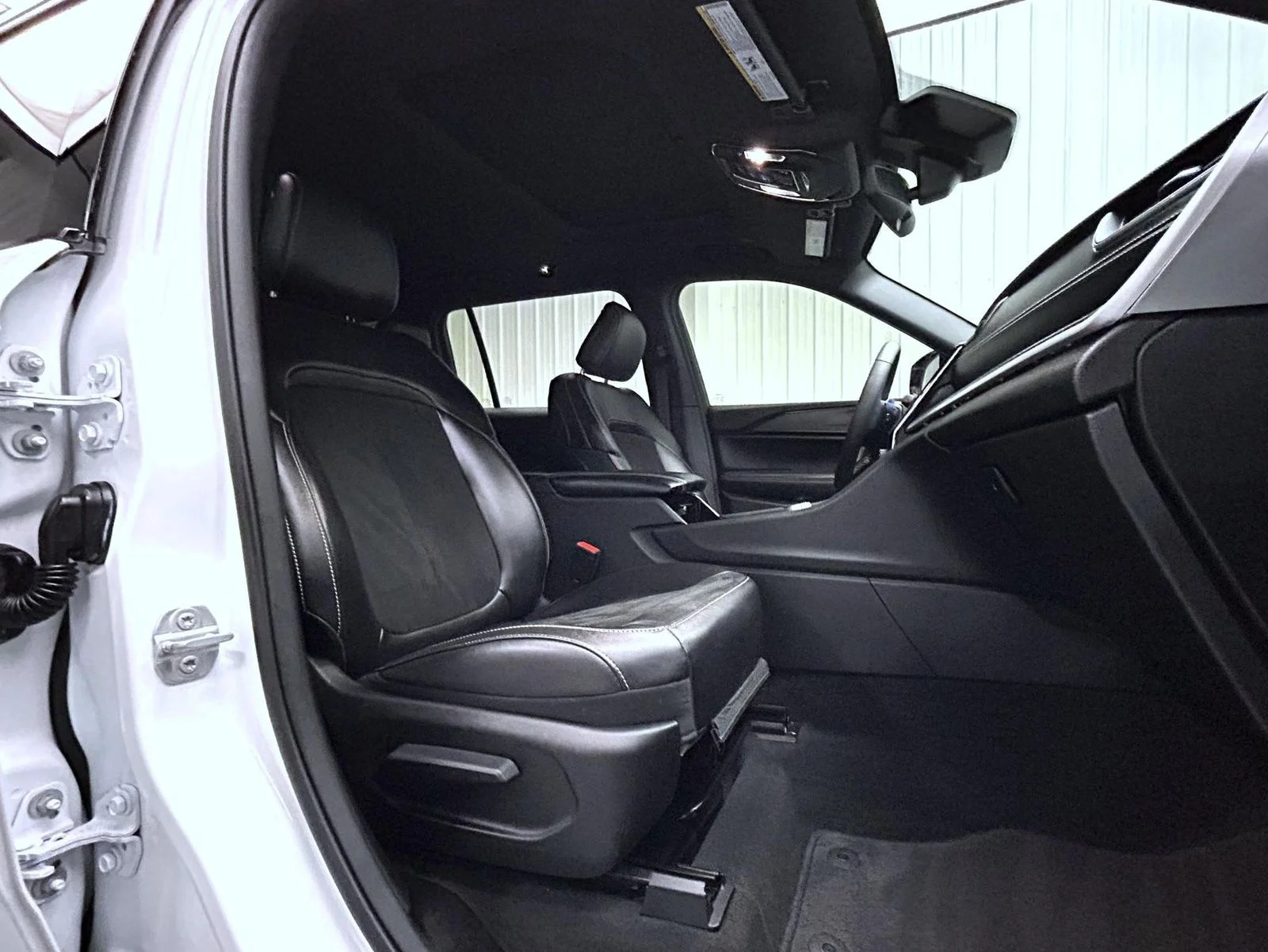 Used 2023 White Jeep Altitude image 15