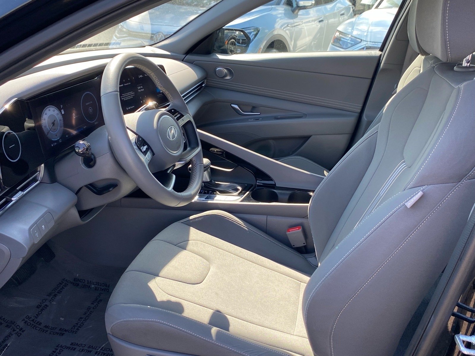 Used 2025 Black Hyundai SEL Convenience image 13