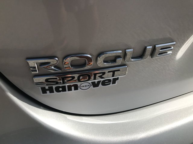 Used 2022 Brilliant Silver Metallic Nissan SL image 10