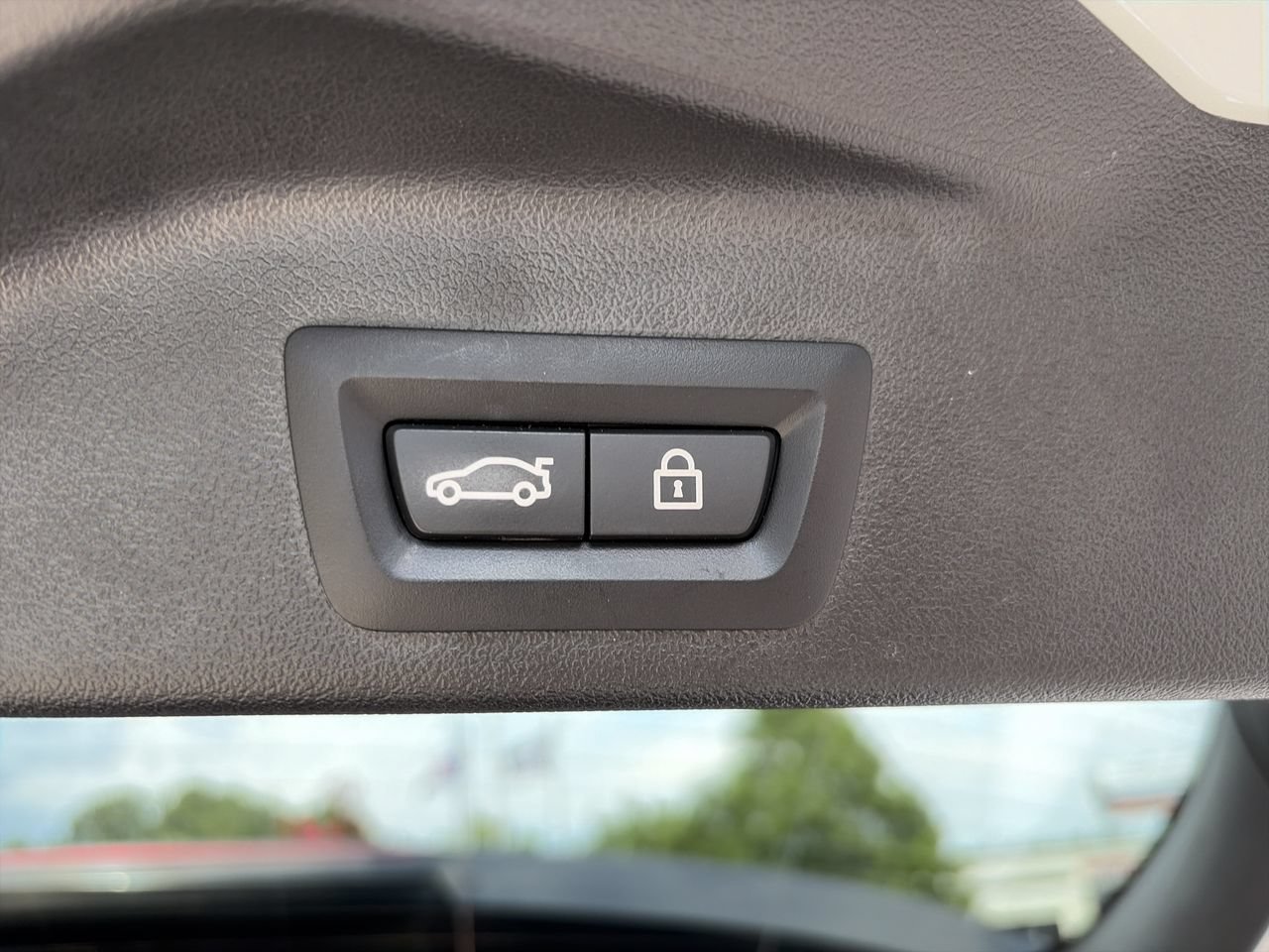 Used 2023 Mineral White Metallic BMW sDrive40i image 34