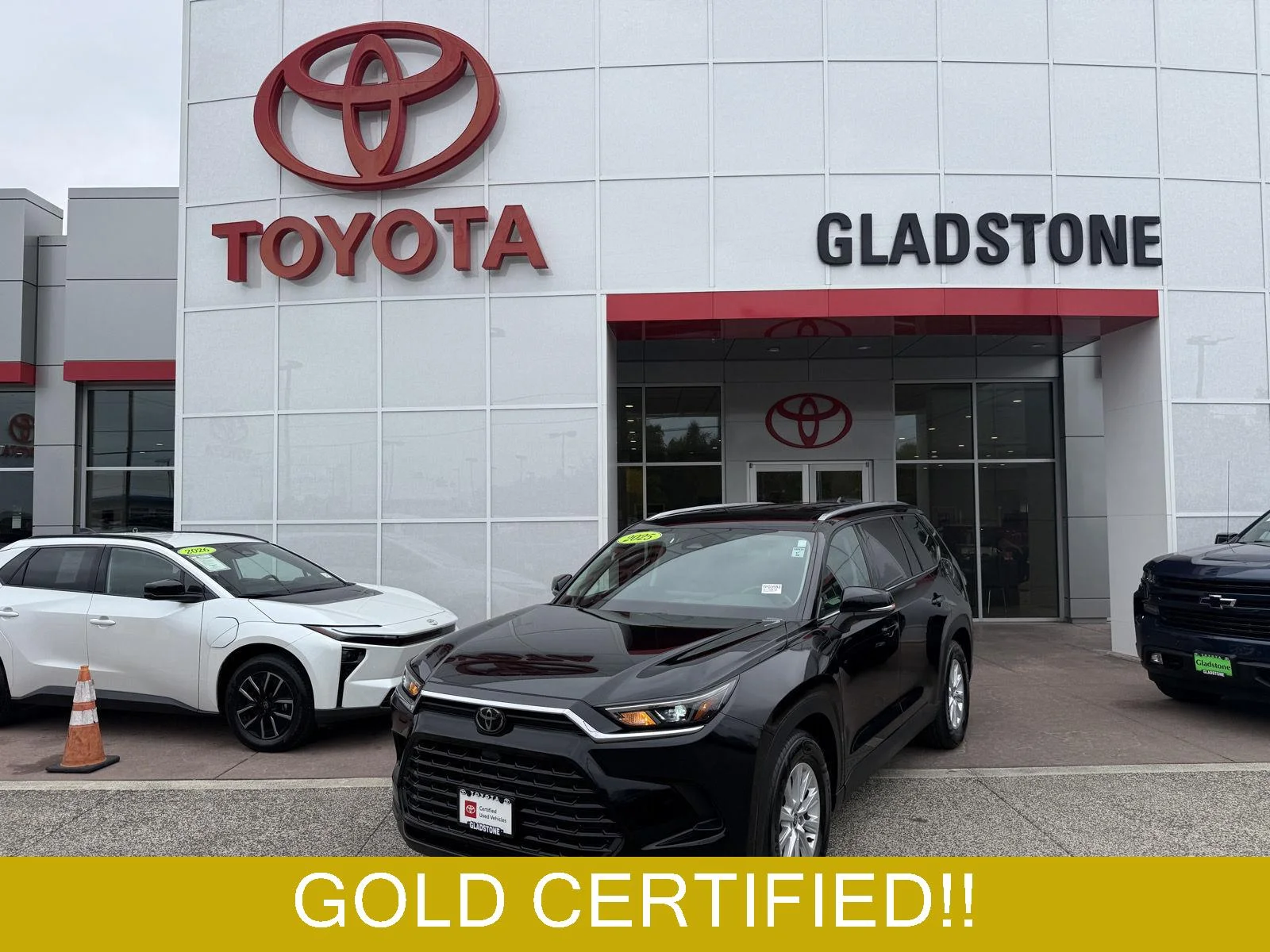 Used 2025 Midnight Black Metallic Toyota XLE image 1