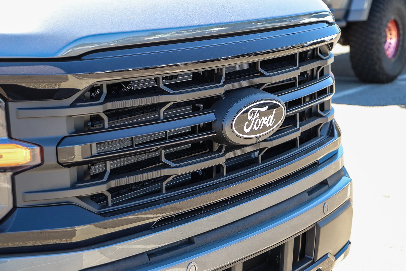 New 2026 Carbonized Gray Metallic Ford XLT image 5