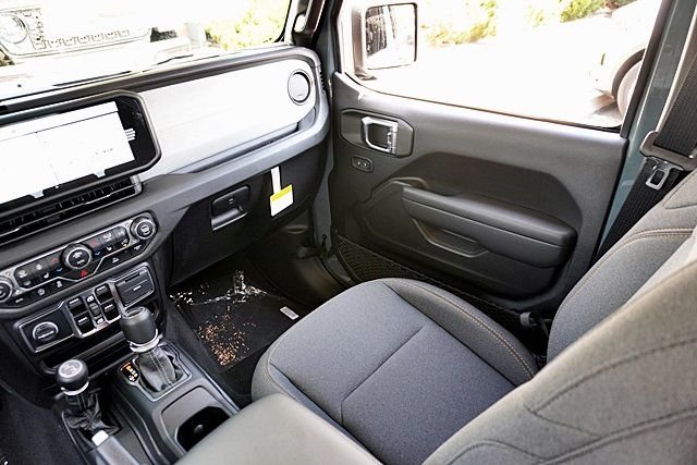 New 2025 Anvil Clear-Coat Exterior Paint Jeep Sport S image 27