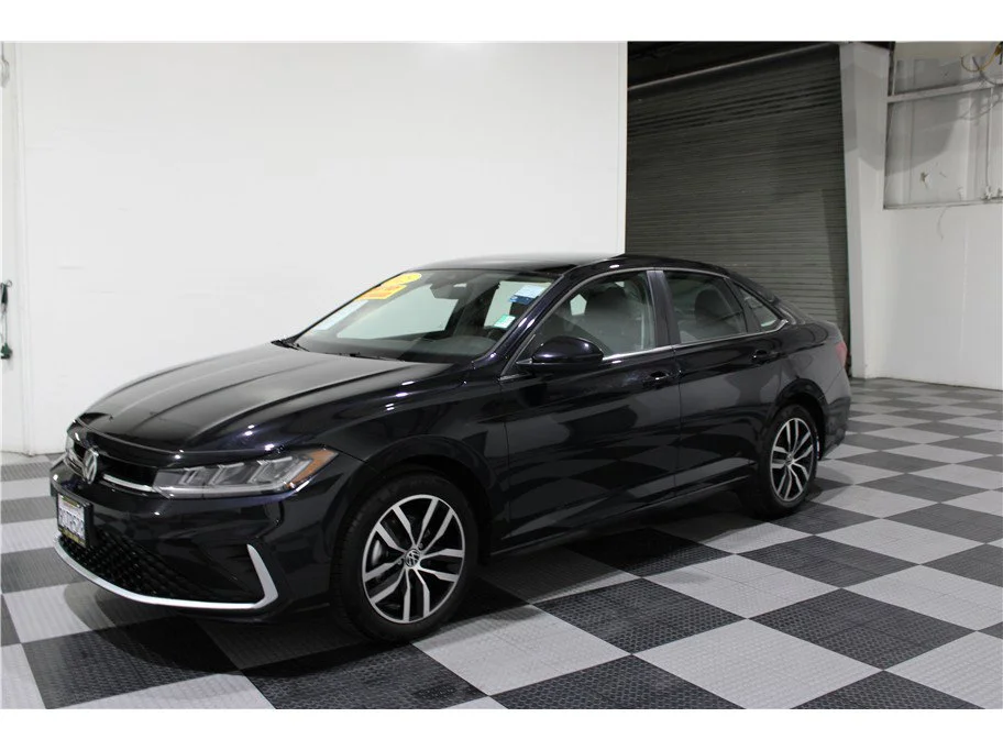 2025 Volkswagen Jetta SE - Photo 7