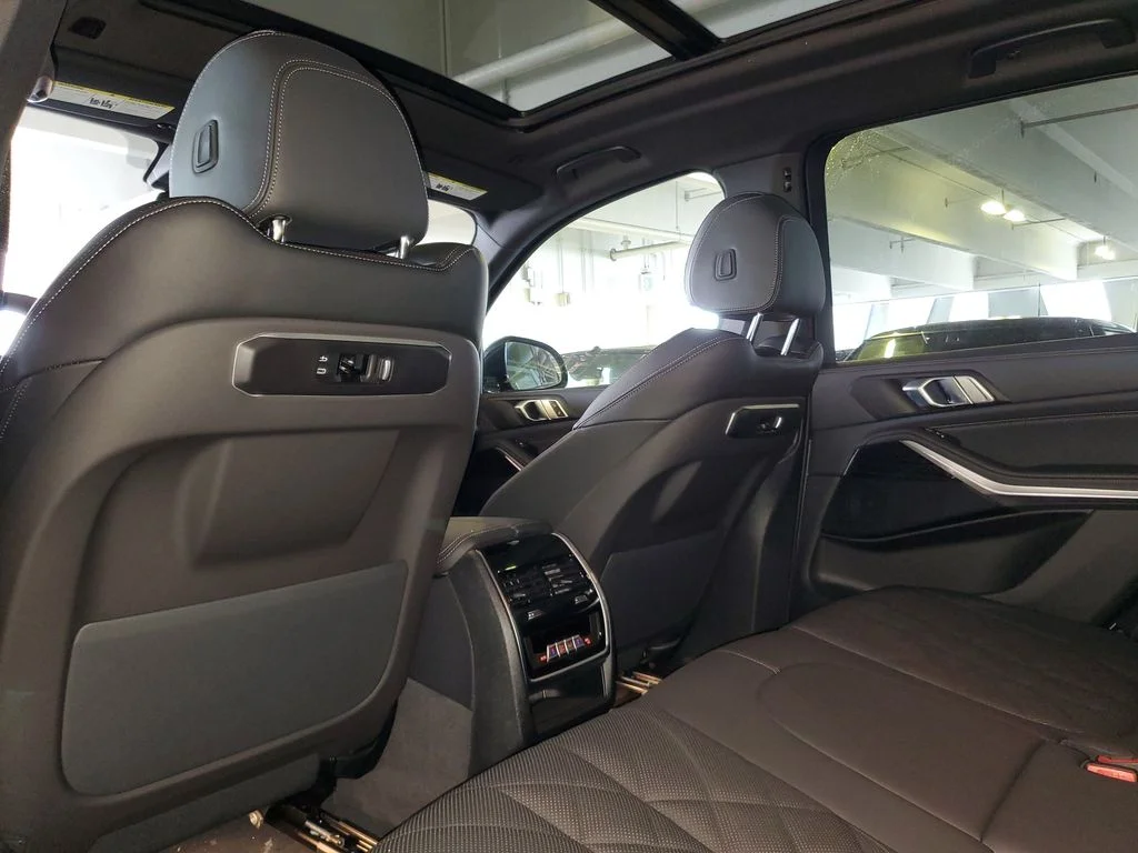 New 2026 Skyscraper Grey Metallic BMW sDrive40i image 10