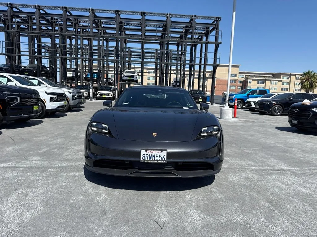 Used 2020  Porsche 4S image 2