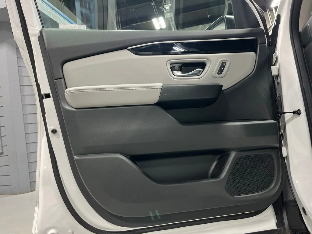 Certified Used 2023 Platinum White Pearl Honda AWD EX-L image 10
