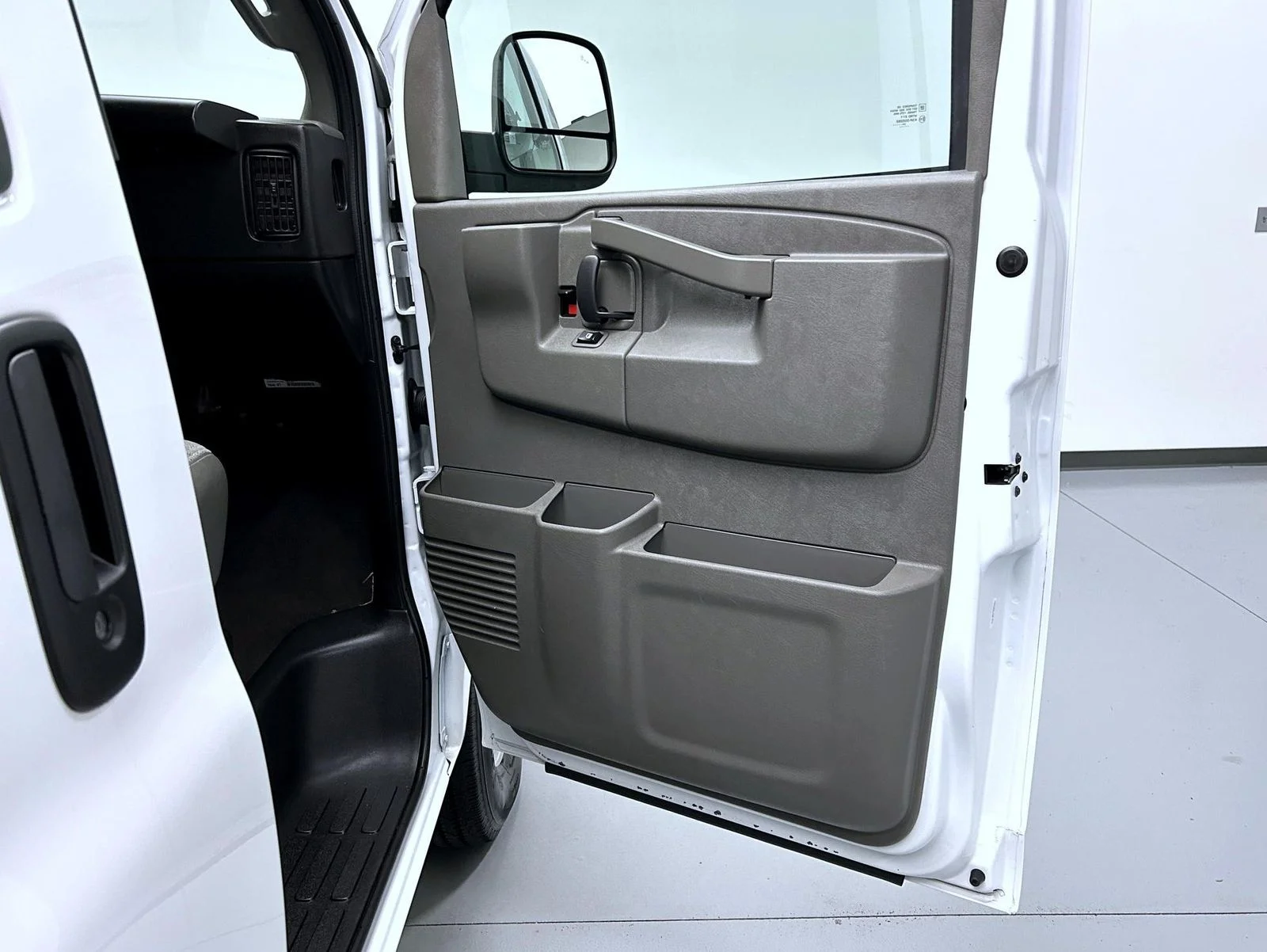Used 2024 White Chevrolet LT image 16