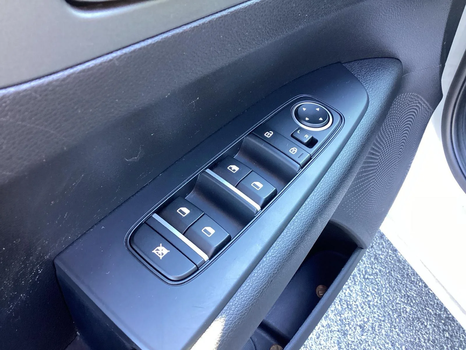 Used 2020 Silky Silver Kia LXS image 16