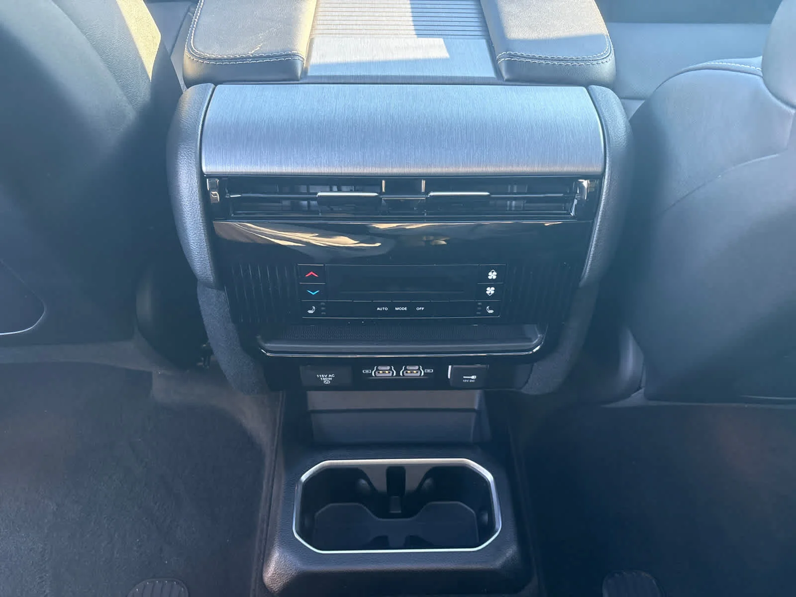 New 2026 Bright White Clear-Coat Exterior Paint Jeep Limited Altitude image 13