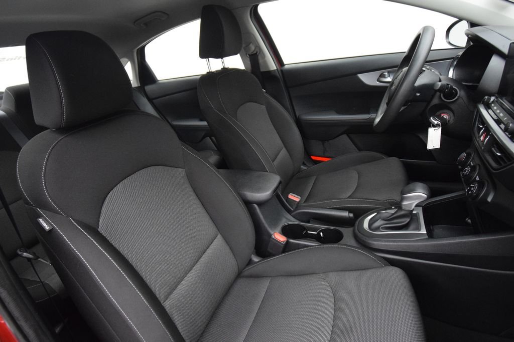 Used 2024 Currant Red Kia LXS image 14